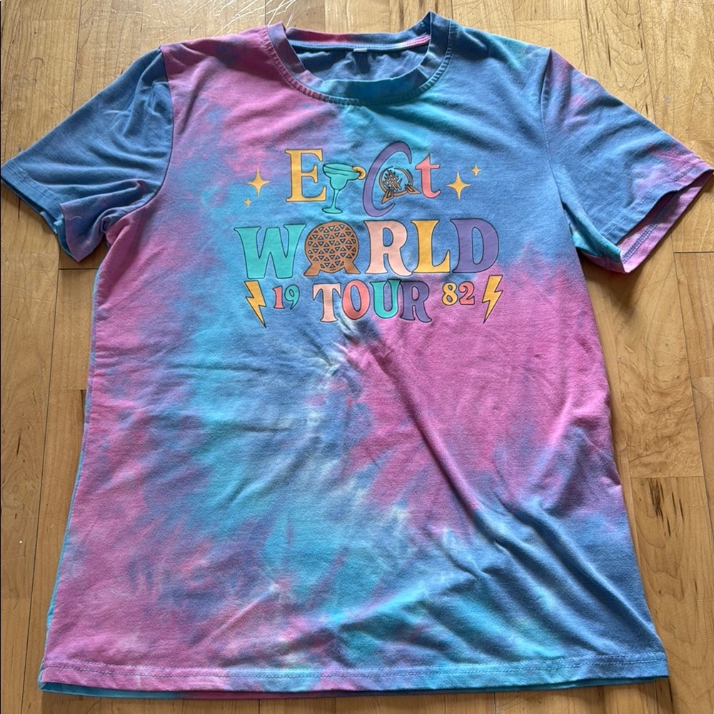 Epcot Drink Around the World Tshirt women’s medium worn once